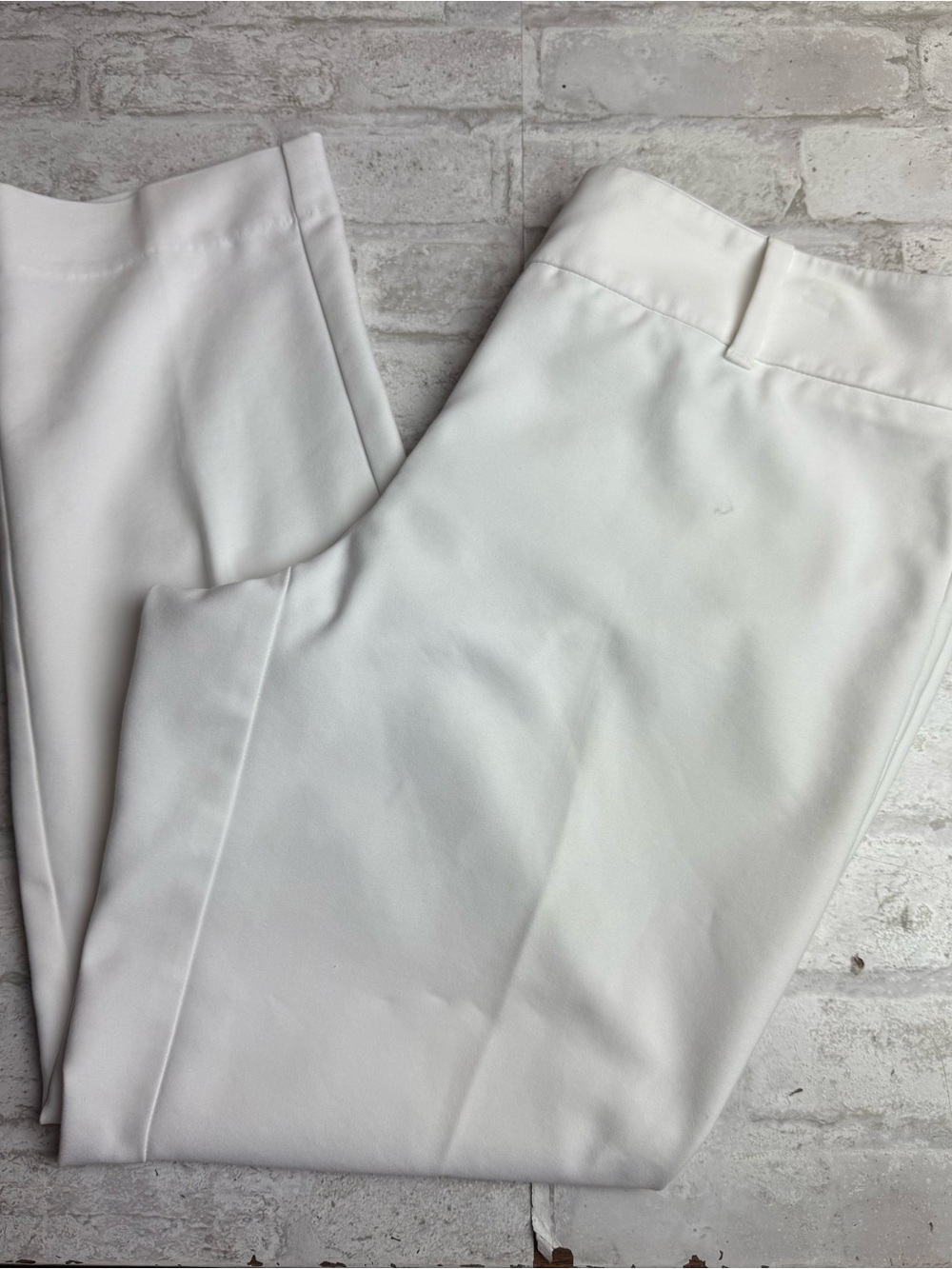 White House Black Market WHBM White  Ankle Pants Office Professional 8 😍